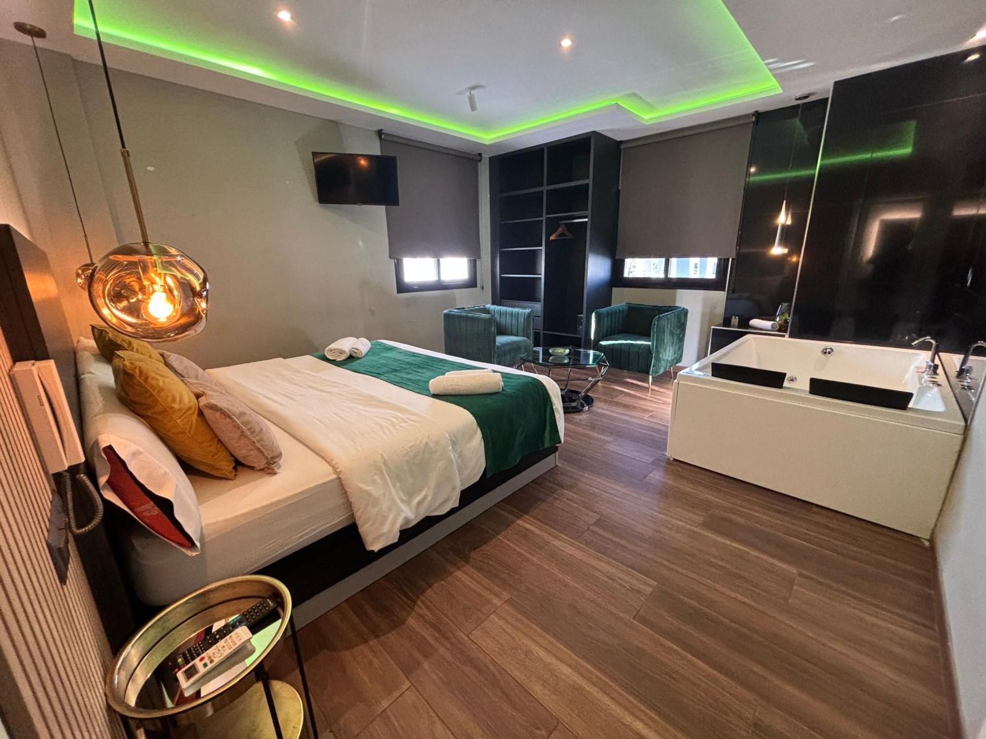 Daos Suites & Terrace Marbella Dış mekan fotoğraf